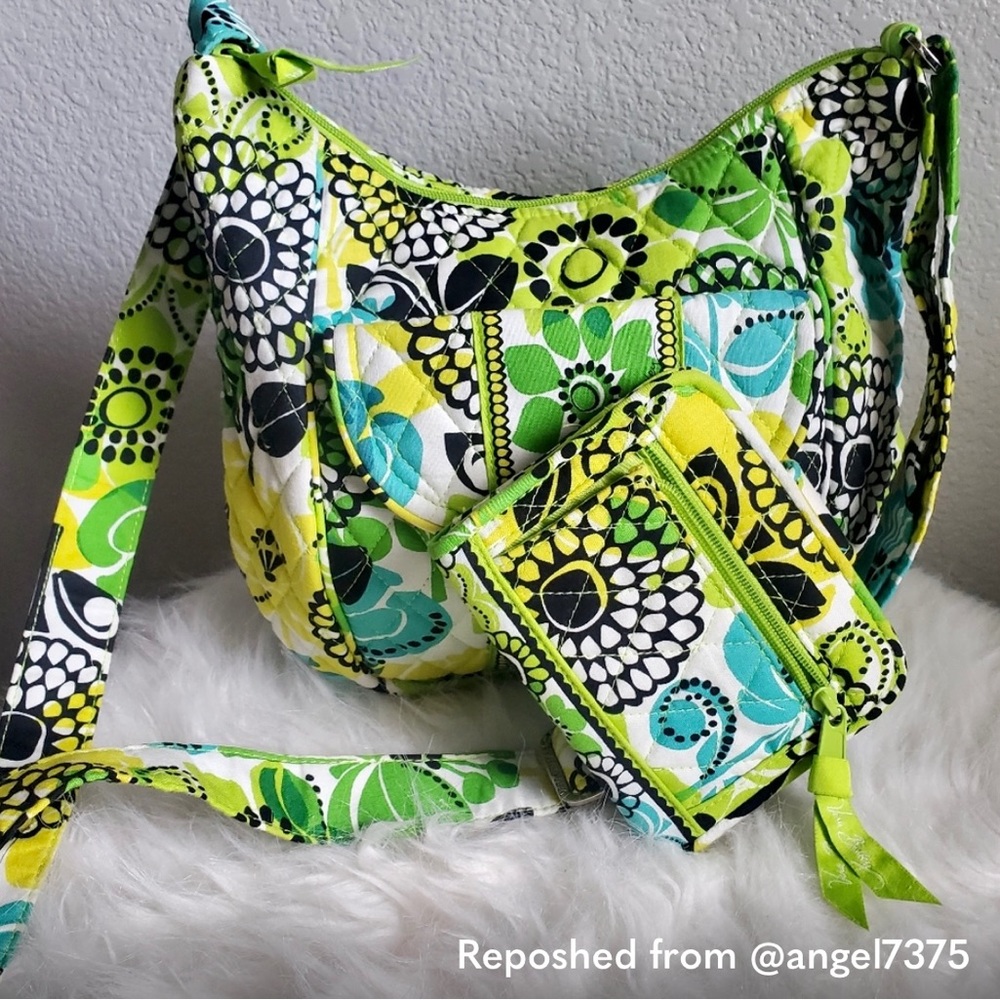 Vera Bradley Crossbody Saddle Bag
Limes Up Green/Yellow w/matching Wallet 💚
